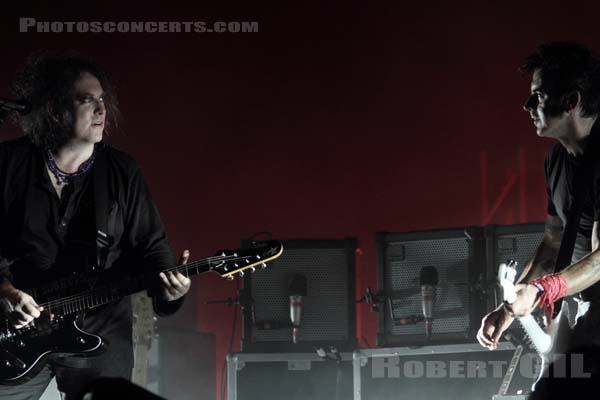 THE CURE - 2012-06-30 - BELFORT - Presqu'ile du Malsaucy - Robert James Smith - Simon Jonathon Gallup